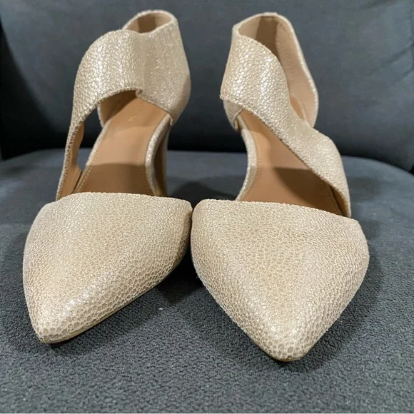 Calvin Klein Gella Pump - Picture 5 of 16